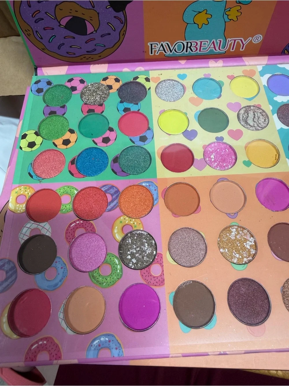 Favor Beauty The Simpsons Large Eyeshadow Pallete